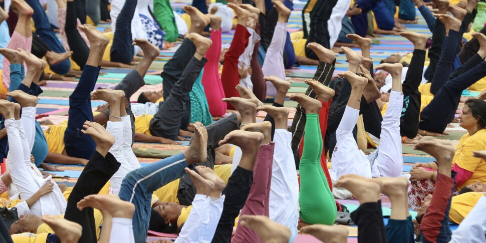 https://assets.gds.it/2025/06/11th-International-Day-of-Yoga-in-India_85904280-970x485.jpg
