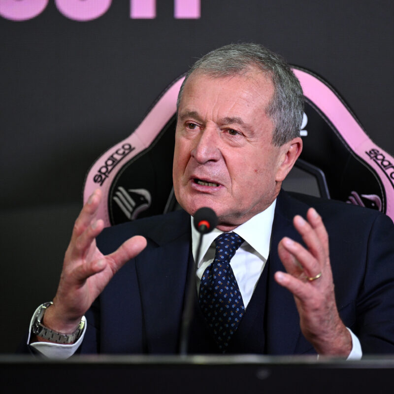 Palermo 07/01/2025, l’AD Giovanni Gardini con Carlo Osti, nuovo Direttore Sportivo del Palermo FC, durante la conferenza di presentazione allo stadio Renzo Barbera.(Foto Tullio Puglia)