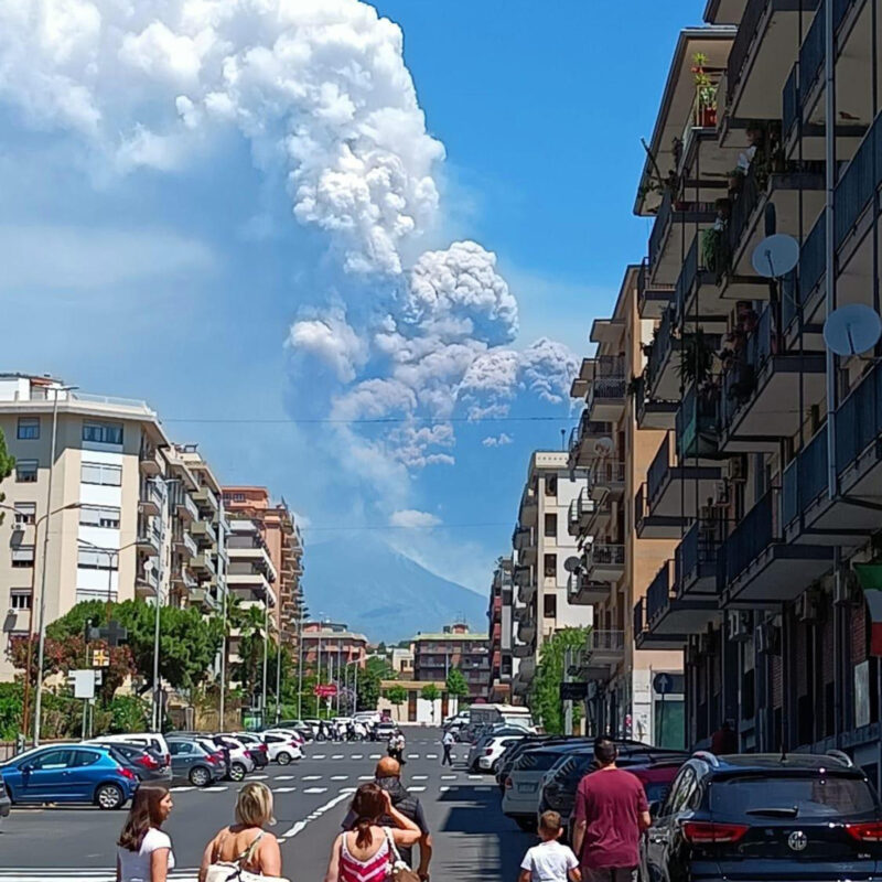Fase eruttiva dell'Etna dal cratere di Sud-Est prosegue con esplosioni stromboliane di intensità crescente, Catania, 2 giugno 2025. ANSA
