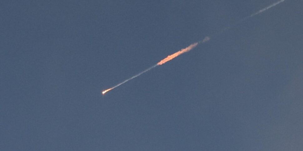 https://assets.gds.it/2025/06/Iran-launches-ballistic-missiles-on-Israel_85950517-970x485.jpg