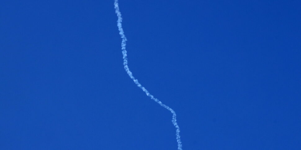 https://assets.gds.it/2025/06/Iran-launches-missiles-at-Israel_85892545-970x485.jpg