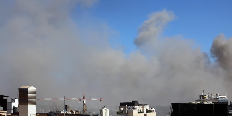 https://assets.gds.it/2025/06/Israeli-airstrike-on-Iran_85852013-970x485.jpg