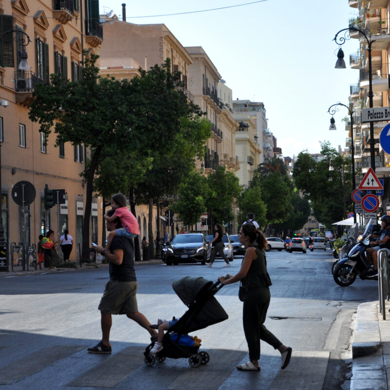 Via Roma nel tratto tra via Cavour e piazza Don Sturzo (foto Alessandro Fucarini)