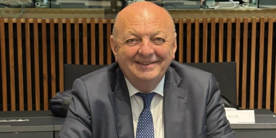 https://assets.gds.it/2025/06/Ministro-Gilberto-Pichetto-a-Lussemburgo-1-970x485-1750068355.jpeg