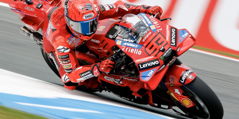 https://assets.gds.it/2025/06/Motorcycling-TT-Assen-Practice-sessions_86010367-970x485.jpg