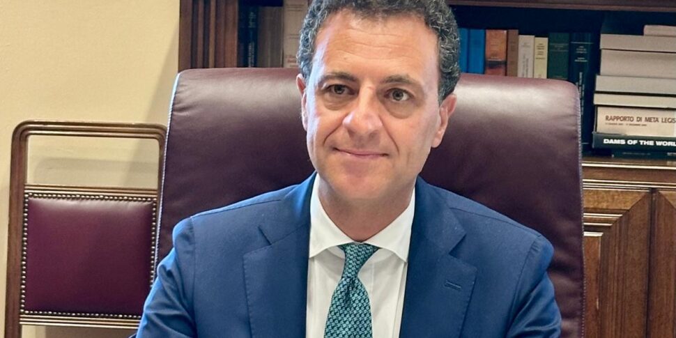https://assets.gds.it/2025/06/Nino-Minardo-970x485.jpeg