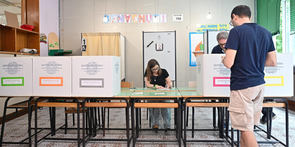 https://assets.gds.it/2025/06/REFERENDUM-SI-VOTA-FINO-ALLE-23-E-DOMANI-DALLE-7-ALLE-15_85667115-970x485.jpg