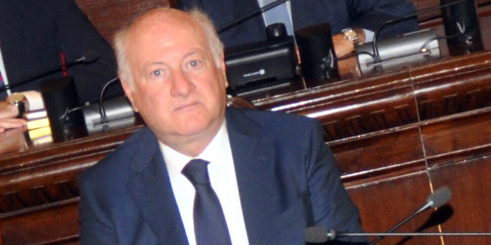 https://assets.gds.it/2025/06/Renato-Schifani-e-Andrea-Messina-970x485-1749707183.jpg