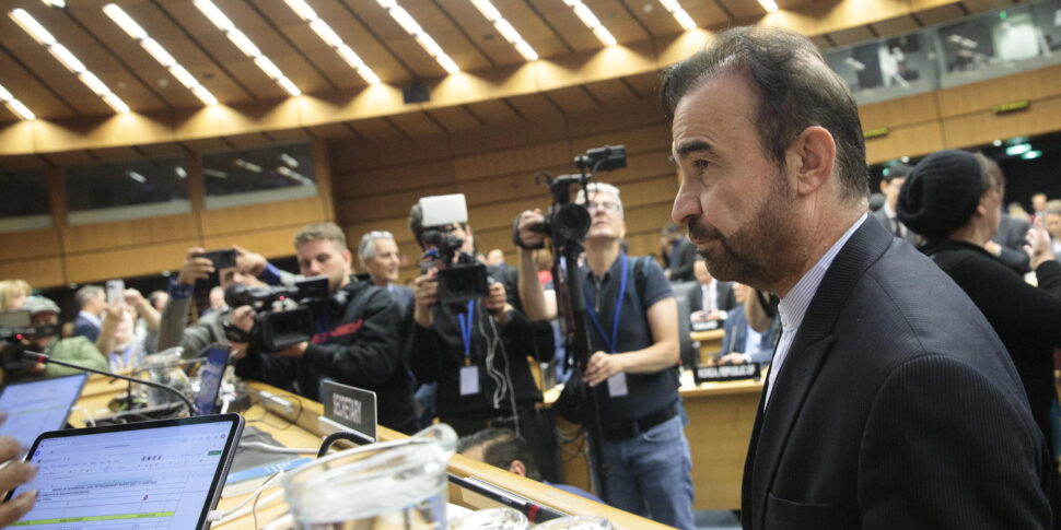 https://assets.gds.it/2025/06/The-IAEA-board-of-governors-meets-in-Vienna_85805104-970x485.jpg