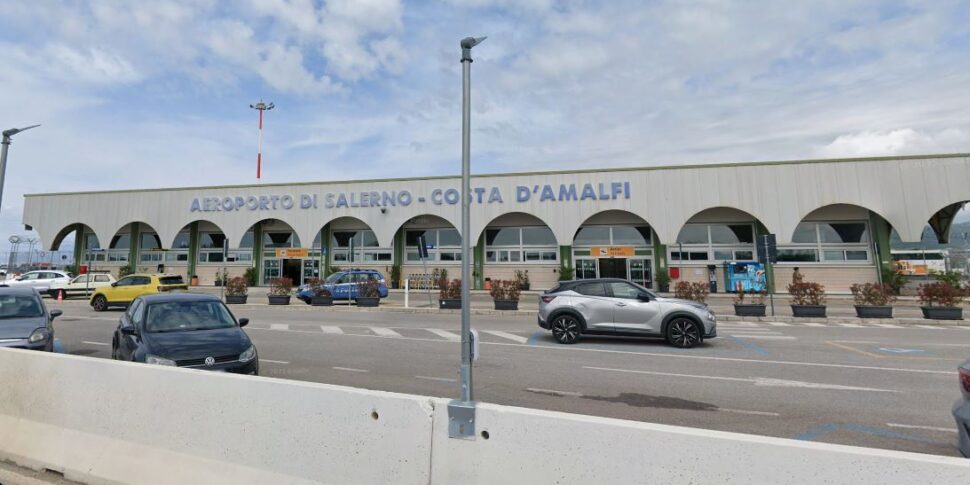 https://assets.gds.it/2025/06/aeroporto-salerno-970x485.jpg