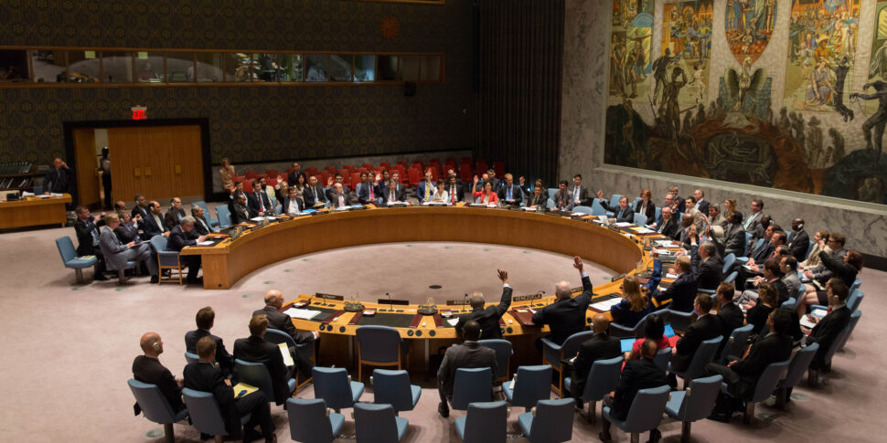 https://assets.gds.it/2025/06/consiglio-sicurezza-Onu-970x485.jpg