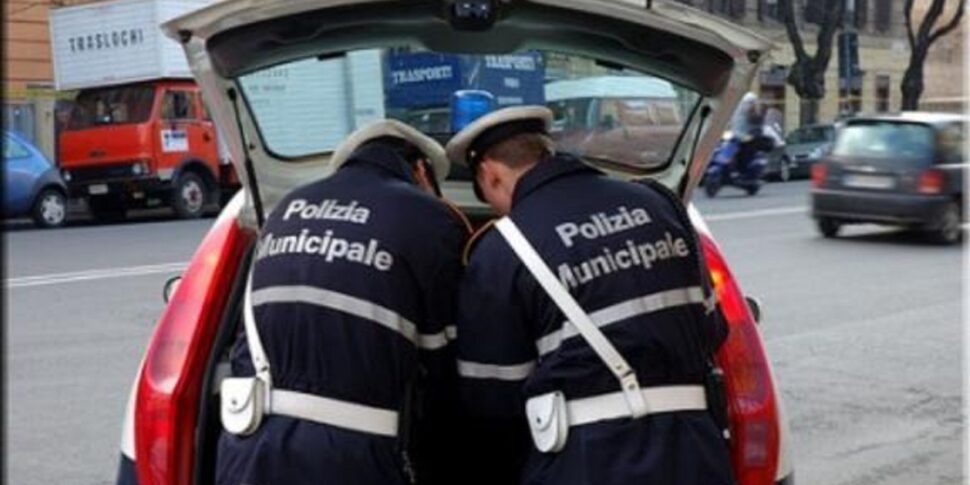 Palermo, straordinari della polizia municipale bloccati: «Persi 10 milioni dalle multe»