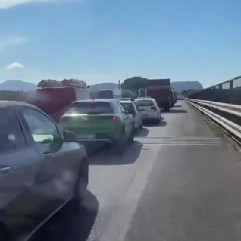 Lunghe code sull'autostrada A19 Palermo Catania