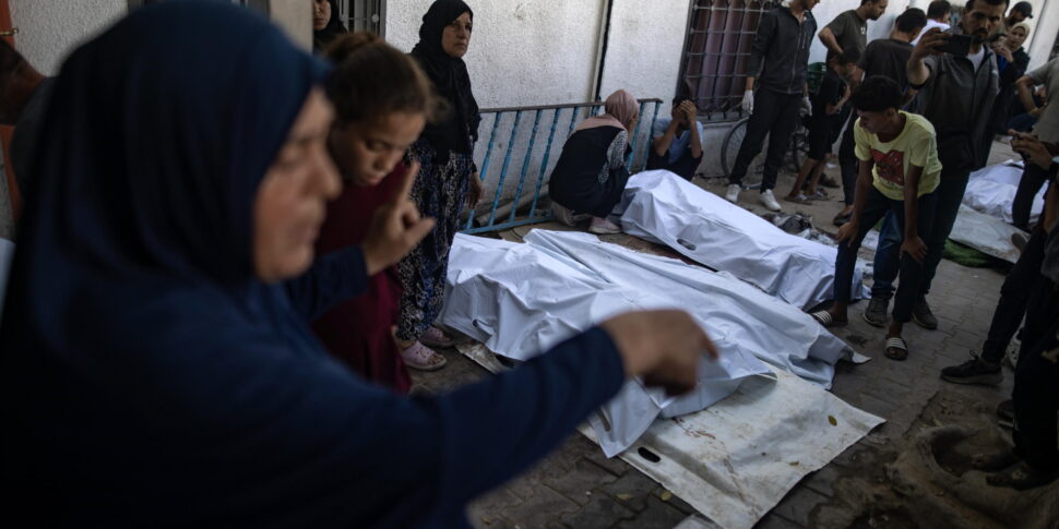 https://assets.gds.it/2025/07/Dozens-killed-after-Israeli-airstrike-on-Al-Baqa-Cafe-in-Gaza-City_86063449-970x485.jpg