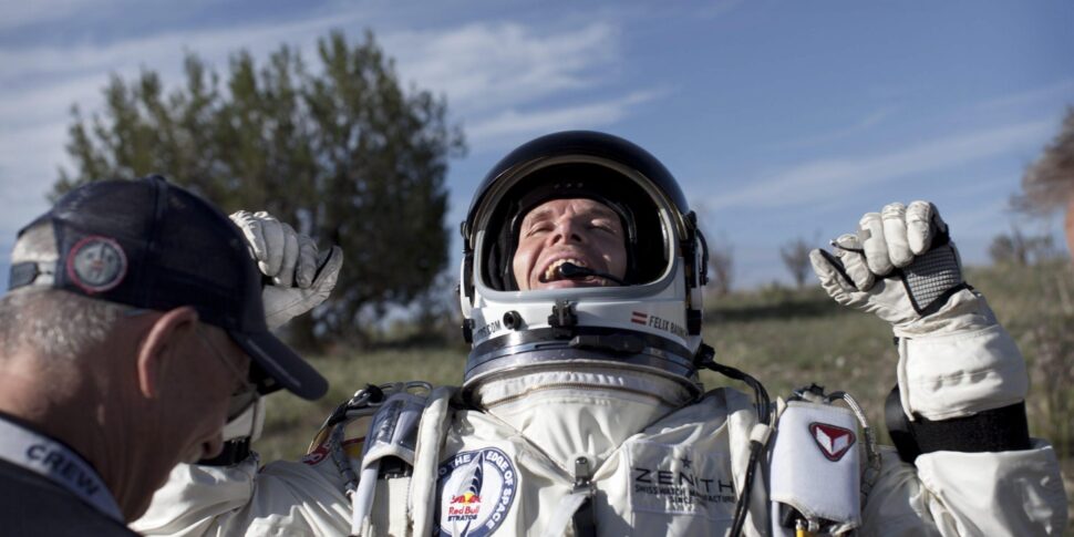 epa03317691 Pilot Felix Baumgartner of Austria celebrates after he lands at the desert during the second manned test flight for Red Bull Stratos in Roswell, New Mexico, USA on 25 July 2012. Red Bull Stratos is a mission to the edge of space to an altitude of 37.000 meters to break several records including the sound of speed in freefall. EPA/JORGE MITTER / GLOBALNEWSROOM / HANDOUT NOT FOR MARKETING OR ADVERTISING CAMPAIGNS. HANDOUT EDITORIAL USE ONLY/NO SALES