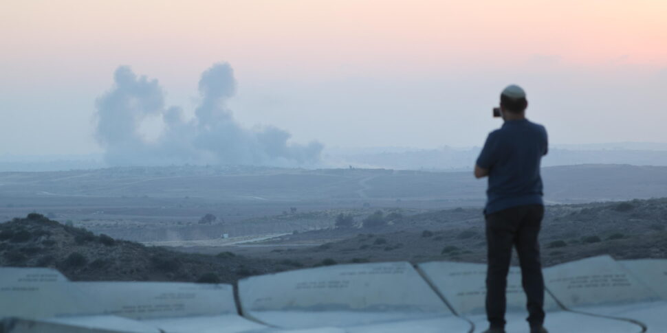 https://assets.gds.it/2025/07/Israel-carries-out-airstrikes-on-northern-Gaza_86449988-970x485.jpg