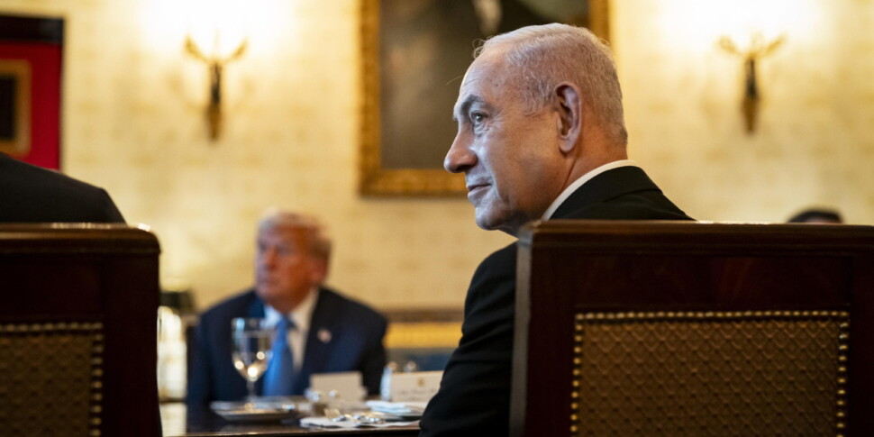 https://assets.gds.it/2025/07/Israeli-Prime-Minister-Netanyahu-visits-Washington-DC_86213087-scaled-970x485-1751952123.jpg