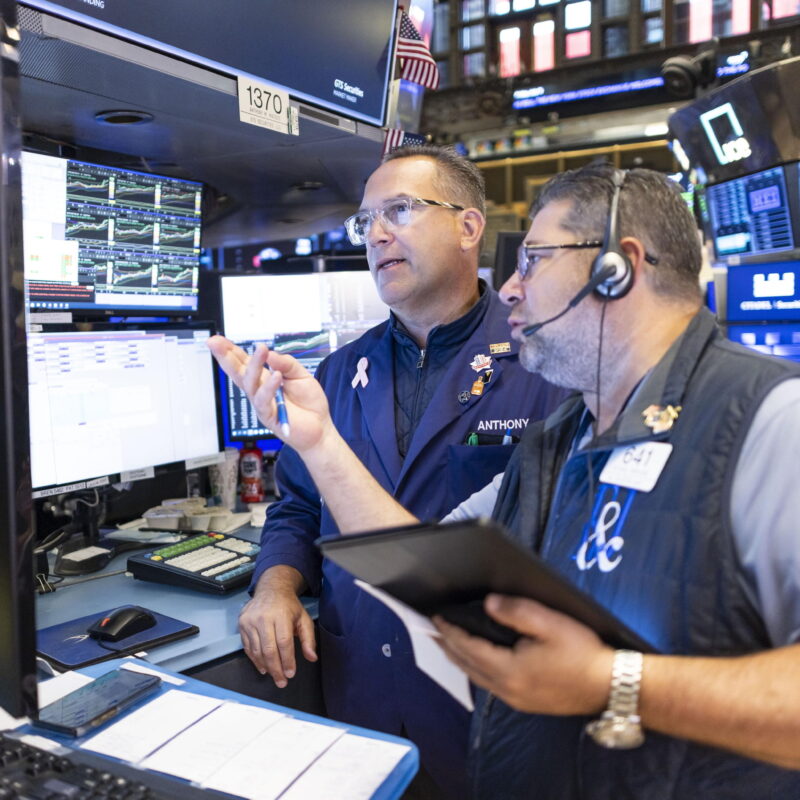 epa12231915 Traders work at the Opening Bell on the floor of the New York Stock Exchange in New York, New York, USA, 11 July 2025. Investors are continuing to react to the Trump administrations evolving tariff deals with global trading partners. EPA/JUSTIN LANE