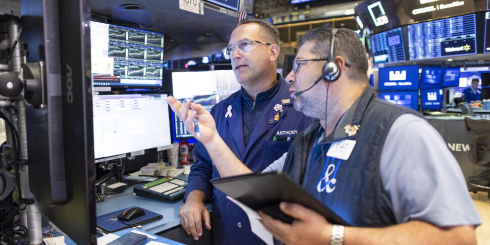 https://assets.gds.it/2025/07/New-York-Stock-Exchange-reaction-to-the-Trump-administrations-evolving-tariffs_86281002-970x485.jpg