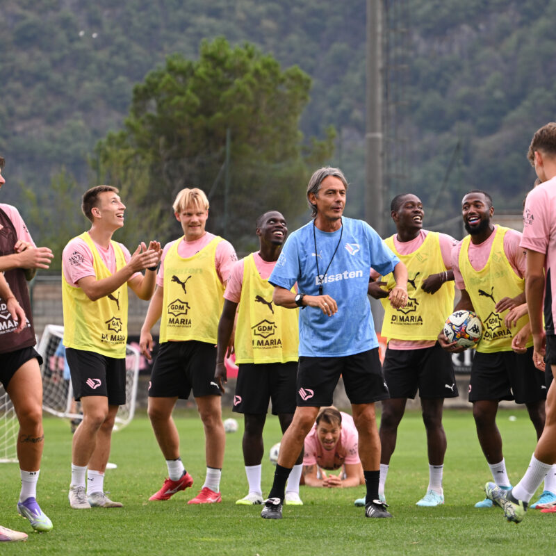 Il Palermo al lavoro a Chatillon (Foto Tullio Puglia)