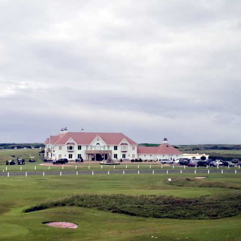 Una veduta del Trump Turnberry, Resort dove alle 17.30 ora italiana è atteso l'incontro tra il presidente Usa Donald Trump e la presidente della commissione Ue Ursula Von der Leyen, 27 luglio 2025. ANSA/MICHELE ESPOSITO