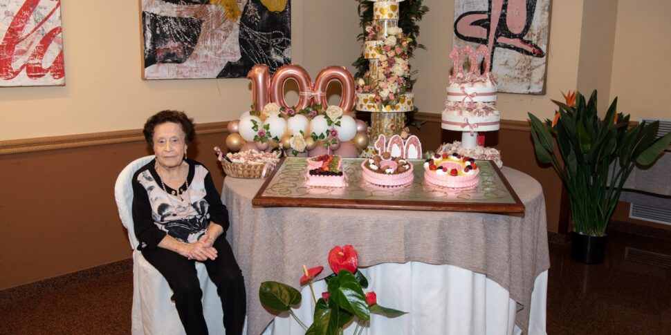 https://assets.gds.it/2025/07/compleanno-zia-sarina-2-970x485.jpeg