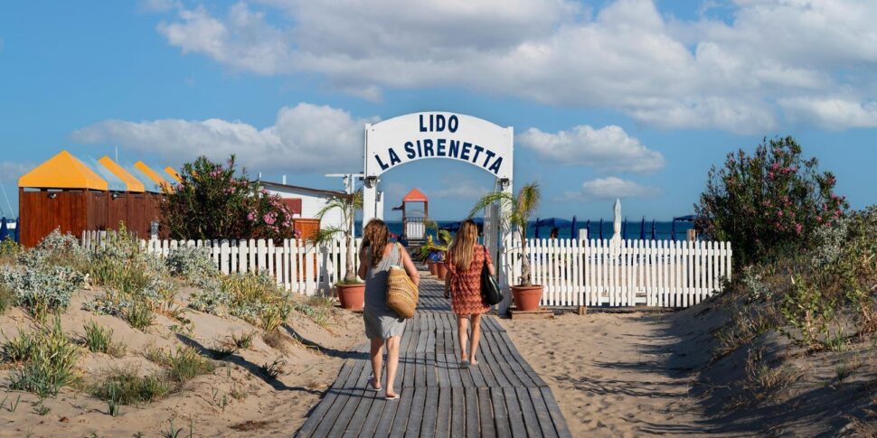 https://assets.gds.it/2025/07/foto-apertura-articolo-lido-la-sirenetta-970x485.jpg