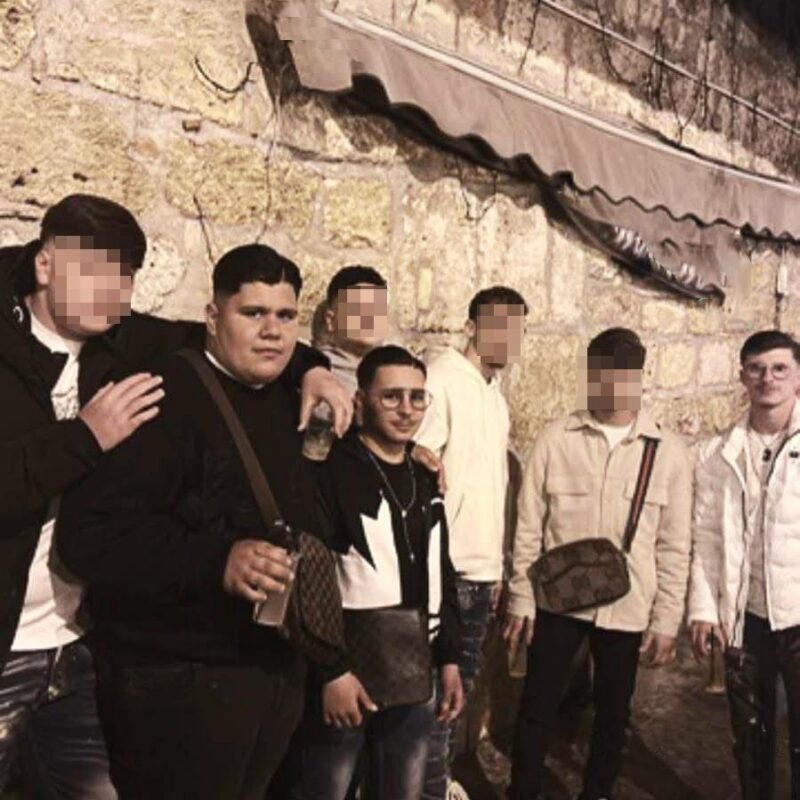 strage monreale la fotografia del gruppetto dello Zen con Salvo Calvaruso, Samuel Acquisto e Mattias Conti 13-05-2025 Prima della strage Il gruppo dei ragazzi dello Zen poco prima di andare a Monreale: i volti non pixellati sono quelli degli arrestati, Samuel Acquisto, Salvatore Calvaruso e Mattias Conti
