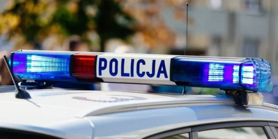https://assets.gds.it/2025/07/polizia-polacca-970x485.webp
