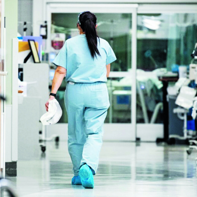ROMA (ITALPRESS) – La Federazione nazionale degli ordini degli infermieri (Fnopi) è in piena sintonia con la proposta della Fiaso, la Federazione delle aziende sanitarie e ospedaliere, al Governo di stabilizzare, prima che scadano i termini della loro chiamata in servizio per l’emergenza Covid, gli infermieri che sono stati assunti con contratti flessibili negli ultimi
