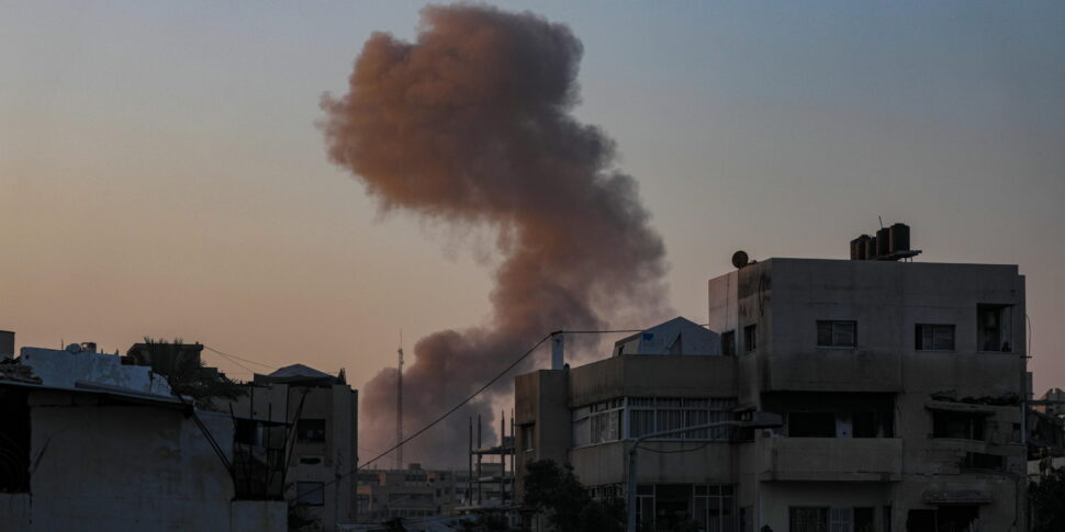 https://assets.gds.it/2025/08/Airstrikes-during-military-operation-in-Gaza-City_87124251-970x485.jpg
