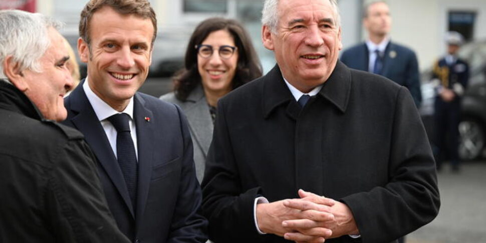 https://assets.gds.it/2025/08/Bayriou-premier-Francia-970x485.jpg