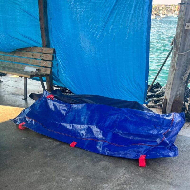 L'hotspot di Lampedusa dove stanno arrivando le salme del naufragio avvenuto oggi quando un barchino carico di migranti si è ribaltato nelle acque al largo dell'isola, 13 agosto 2025. ANSA ++ NPK ++