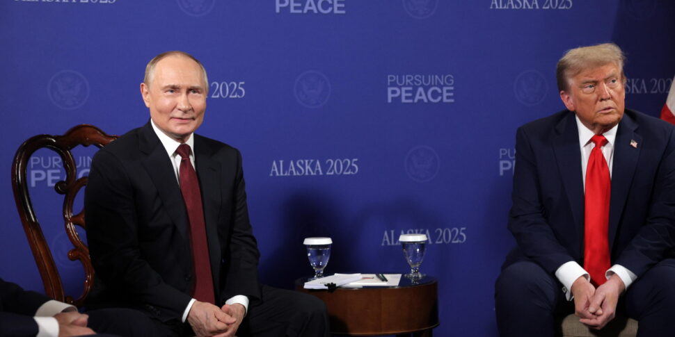 https://assets.gds.it/2025/08/US-President-Trump-Russian-President-Putin-meet-in-Alaska_86870486-970x485.jpg