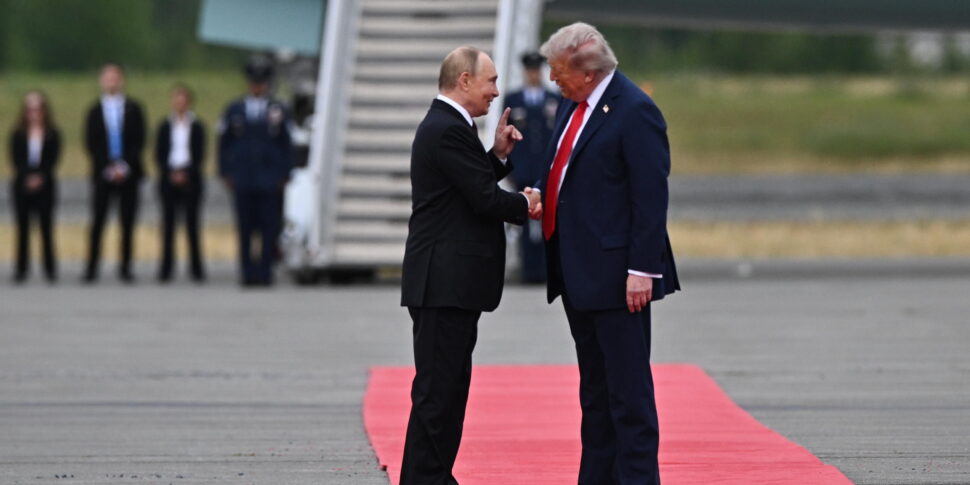 https://assets.gds.it/2025/08/US-President-Trump-Russian-President-Putin-meet-in-Alaska_86872112-970x485.jpg
