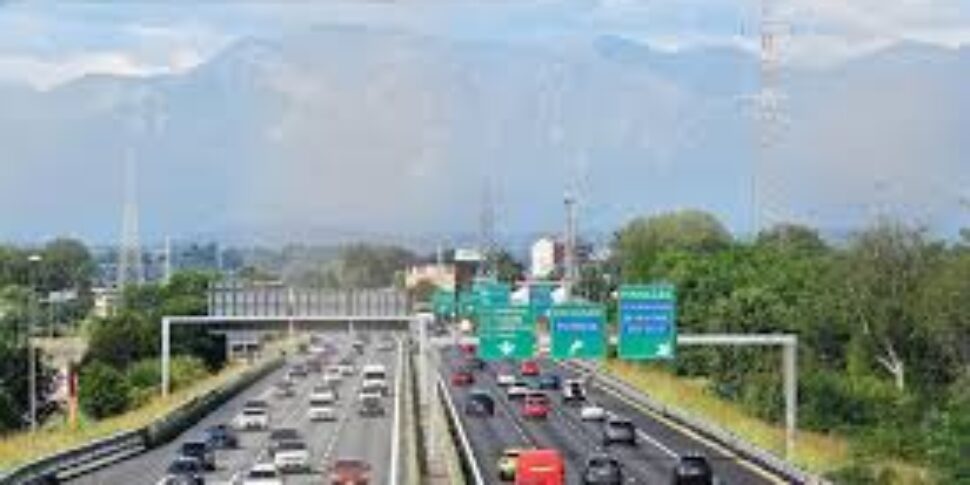 https://assets.gds.it/2025/08/esodo-estivo-autostrada-970x485.jpeg