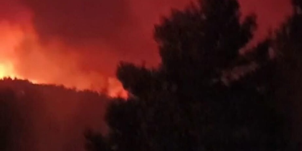 https://assets.gds.it/2025/08/incendio-ribera-4-970x485-1756219784.jpg