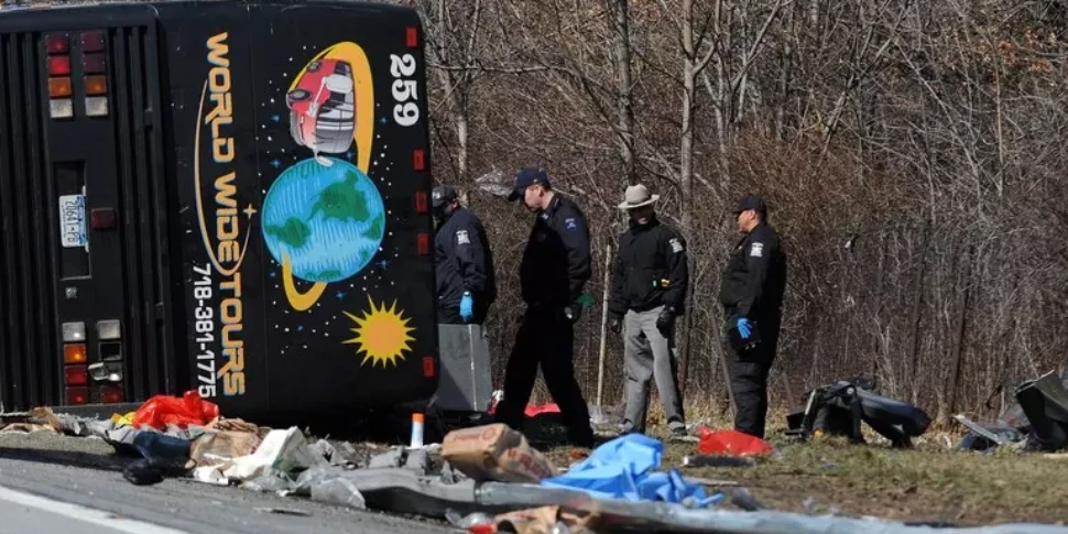 https://assets.gds.it/2025/08/incidente-bus-new-york-970x485-1755927729.webp