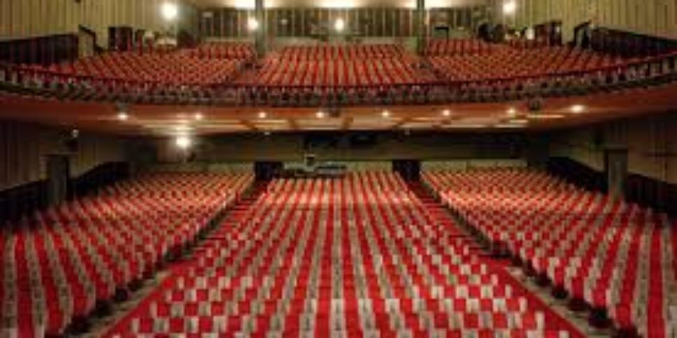 https://assets.gds.it/2025/08/teatro-sistina-970x485.jpeg