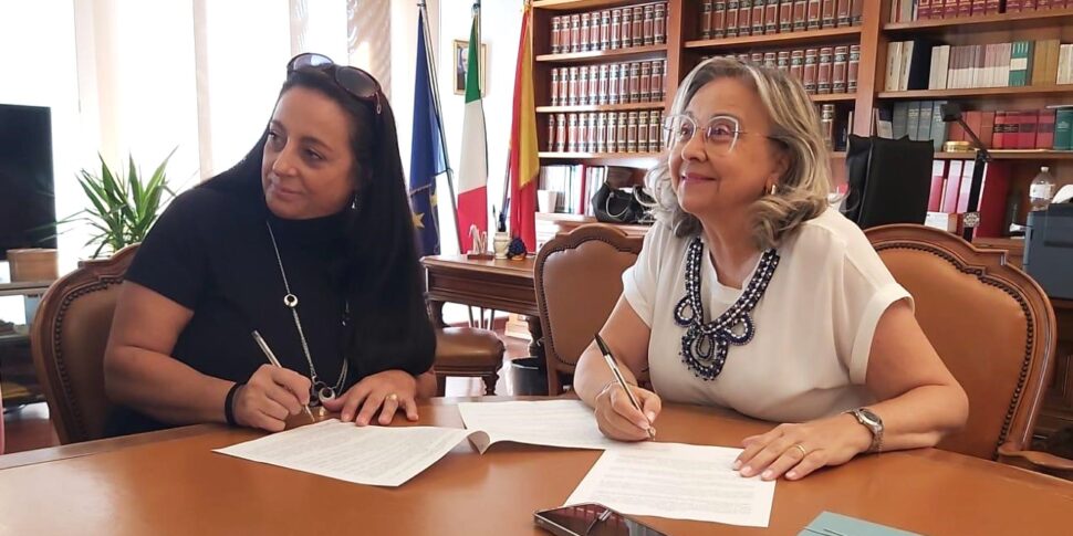 https://assets.gds.it/2025/09/Barbara-Bartolotti-e-Salvatrice-Rizzo-970x485.jpeg
