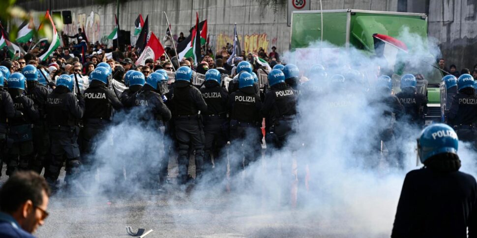 https://assets.gds.it/2025/09/Blocchiamo-tutto-corteo-pro-Pal-verso-aeroporto-di-Torino_87752863-970x485.jpg