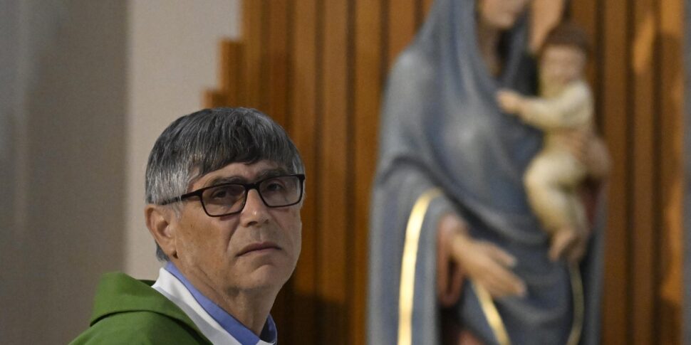 https://assets.gds.it/2025/09/Don-Patriciello-970x485.jpeg