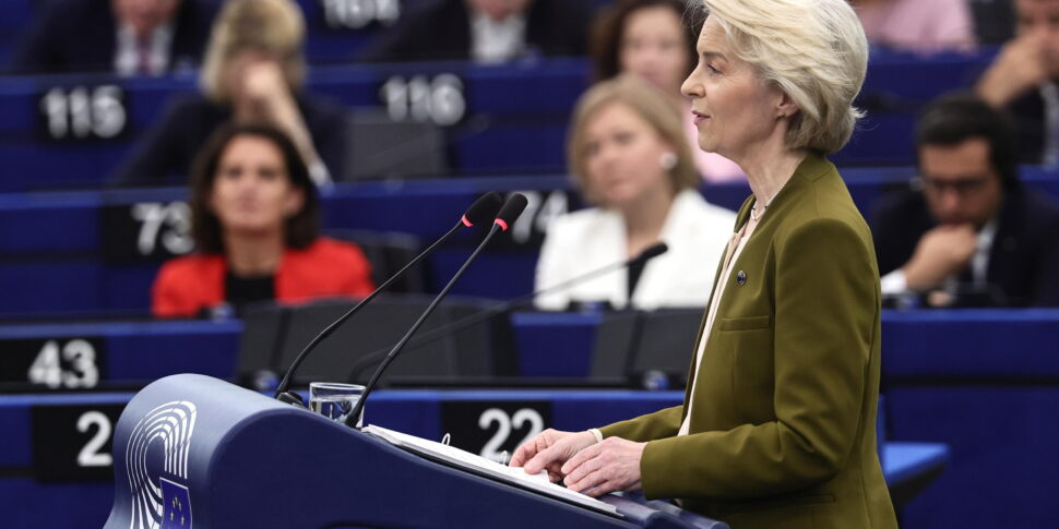 https://assets.gds.it/2025/09/European-Parliament-plenary-session-in-Strasbourg_87371818-970x485.jpg