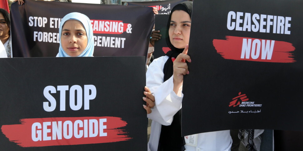 https://assets.gds.it/2025/09/Genocidio-scaled-970x485-1758024632.jpg