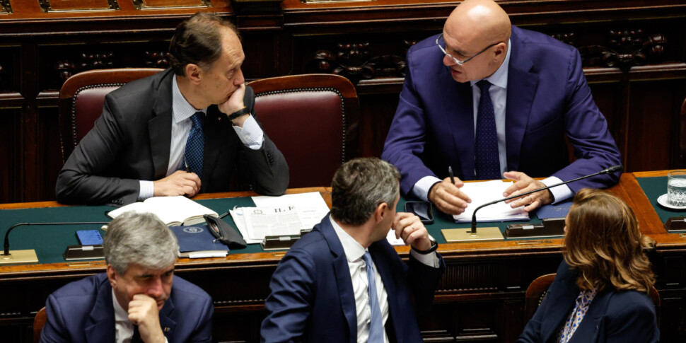 https://assets.gds.it/2025/09/Informativa-del-ministro-della-Difesa-Guido-Crosetto-su-attacchi-occorsi-a-danno-della-Global-Sumud-Flotilla-e-evoluzione-della-situazione-sul-fronte-orientale-europeo_87694843-scaled-970x485-1758786757.jpg