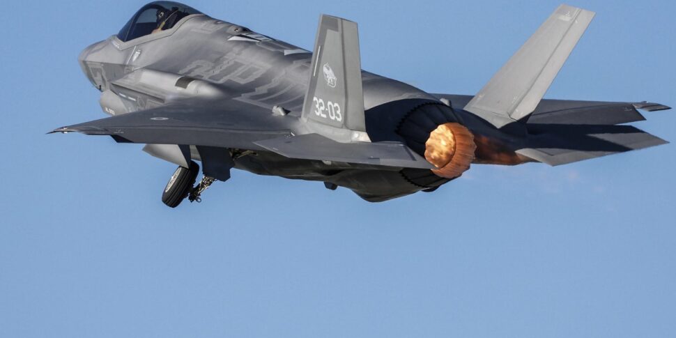 https://assets.gds.it/2025/09/caccia-F35-970x485.jpeg