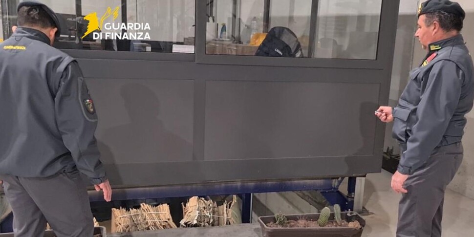 https://assets.gds.it/2025/09/fabbrica-sigaretteu-970x485-1758950345.jpg