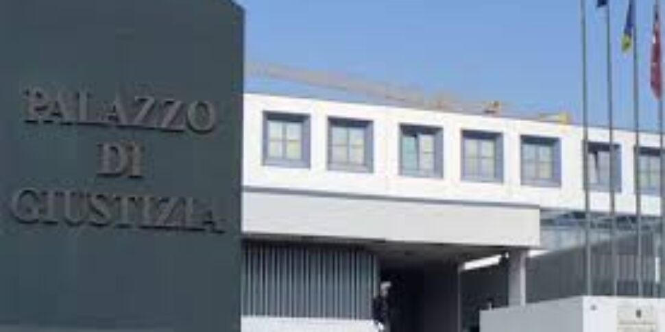 https://assets.gds.it/2025/09/tribunale-di-viterbo-970x485.jpeg