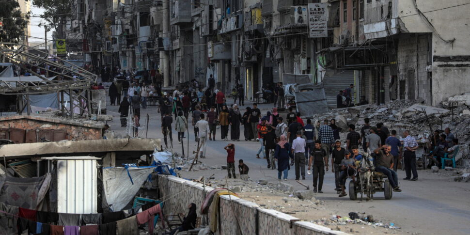 https://assets.gds.it/2025/10/Gaza-2-970x485.jpg
