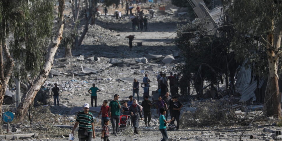 https://assets.gds.it/2025/10/Israel-approves-Trumps-plan-for-Gaza-ceasefire-and-hostage-release_88049113-970x485.jpg